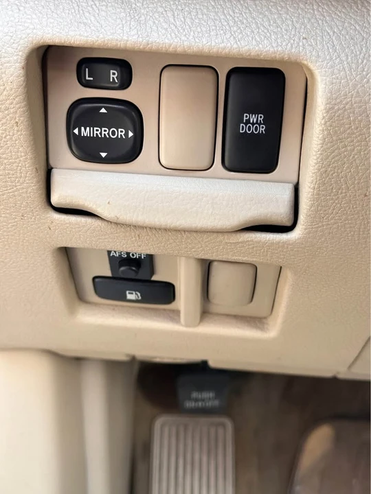 2006 Lexus RX 2nd Gen - Image 12 of 19