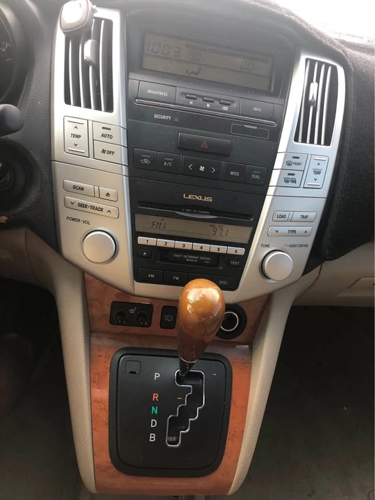 2006 Lexus RX 2nd Gen - Image 16 of 20