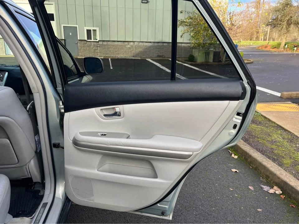 2006 Lexus RX 2nd Gen - Image 10 of 15