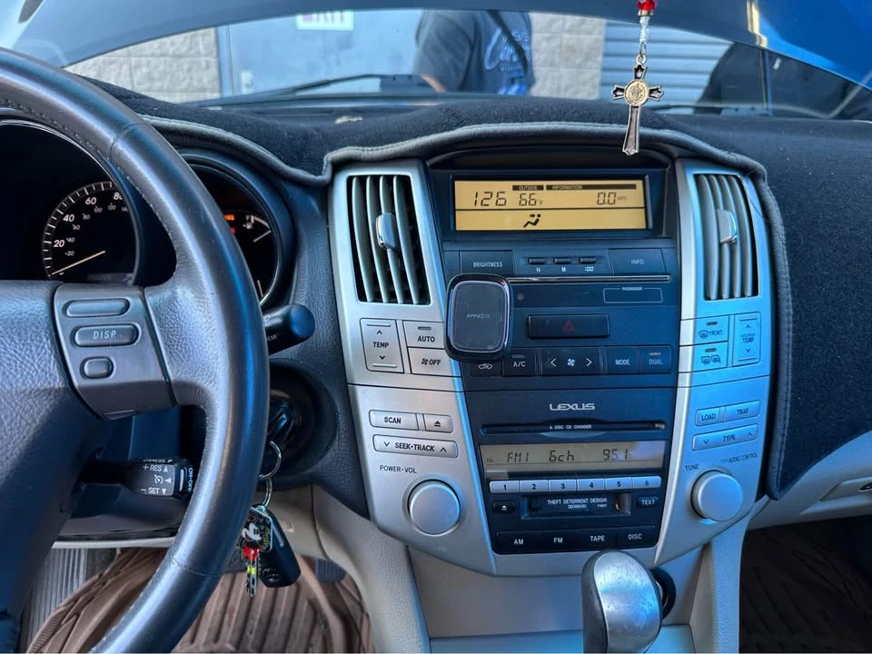 2006 Lexus RX 2nd Gen - Image 8 of 17