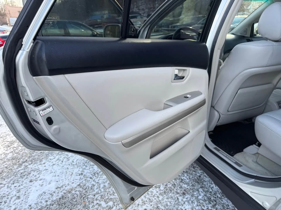 2006 Lexus RX 2nd Gen - Image 10 of 16