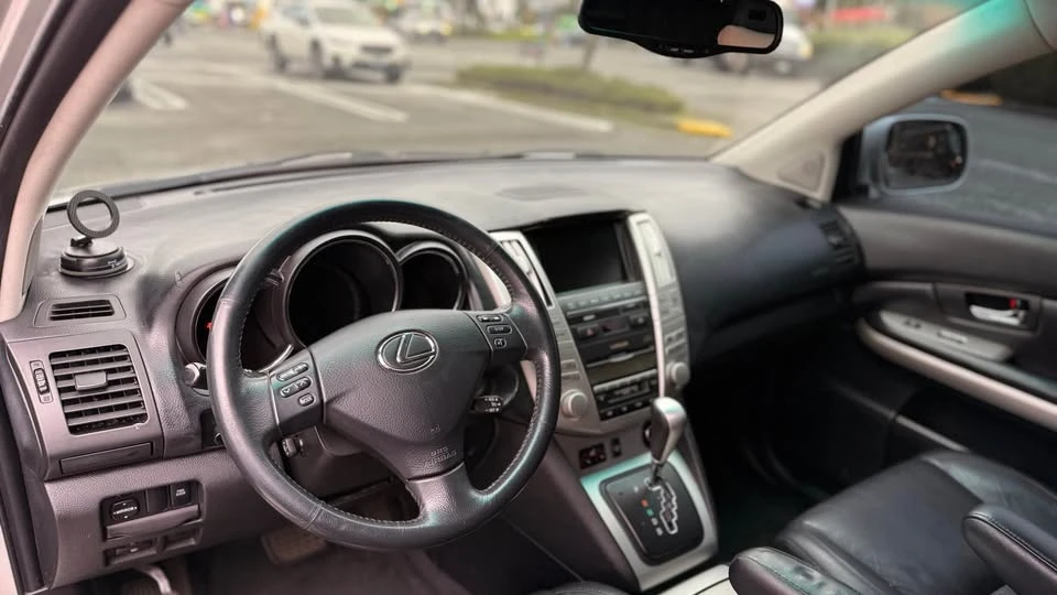 2006 Lexus RX 2nd Gen - Image 5 of 9