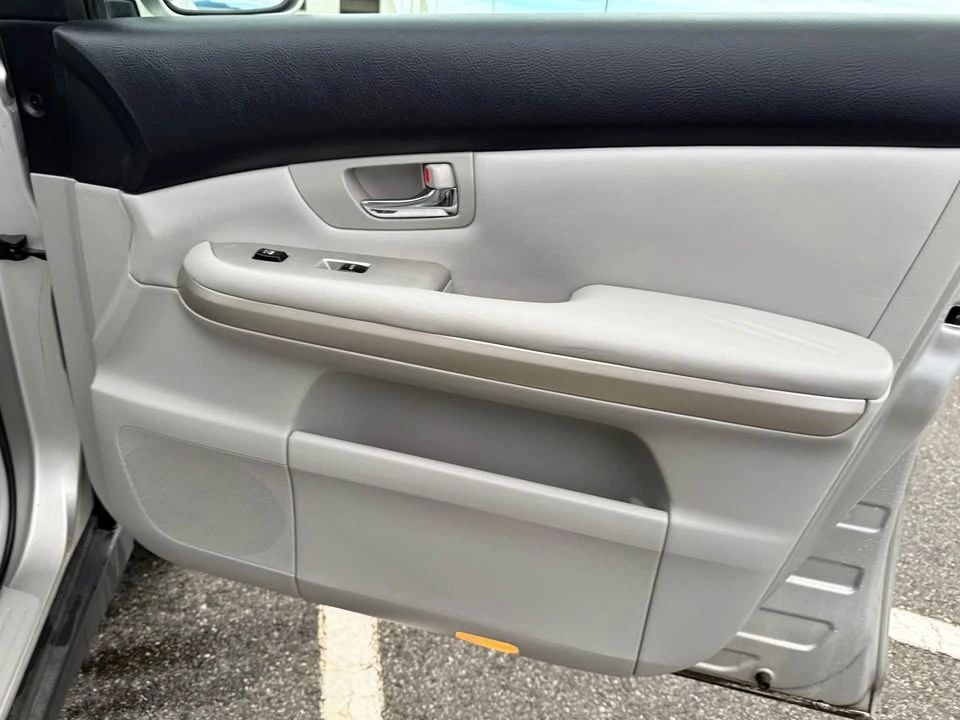 2006 Lexus RX 2nd Gen - Image 17 of 18