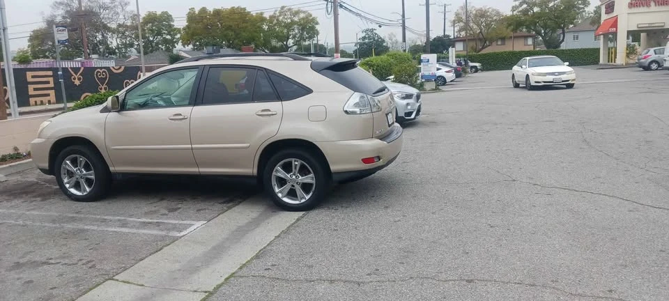 2006 Lexus RX 2nd Gen - Image 5 of 20