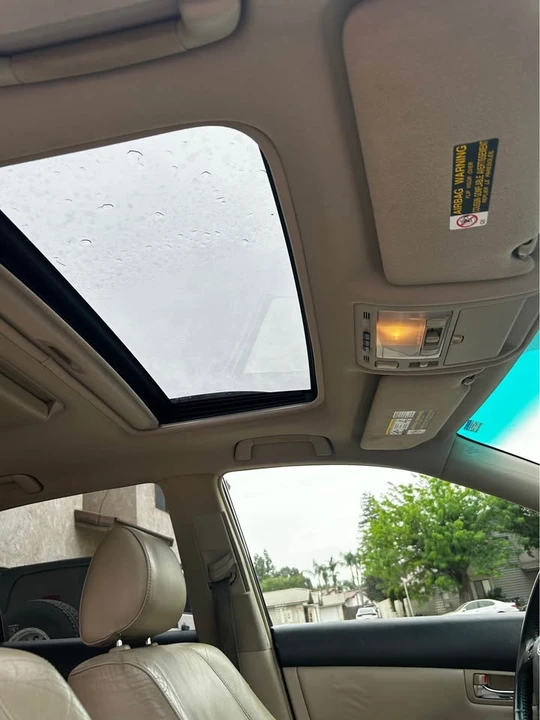 2006 Lexus RX 2nd Gen - Image 11 of 16