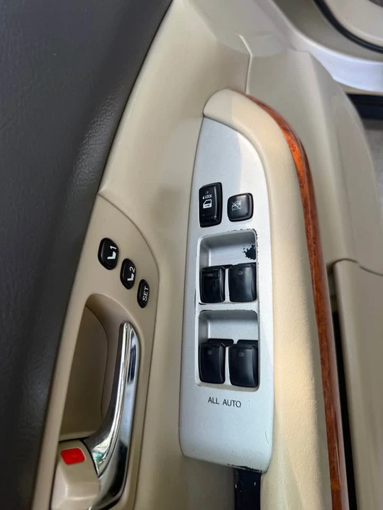 2006 Lexus RX 2nd Gen - Image 15 of 21