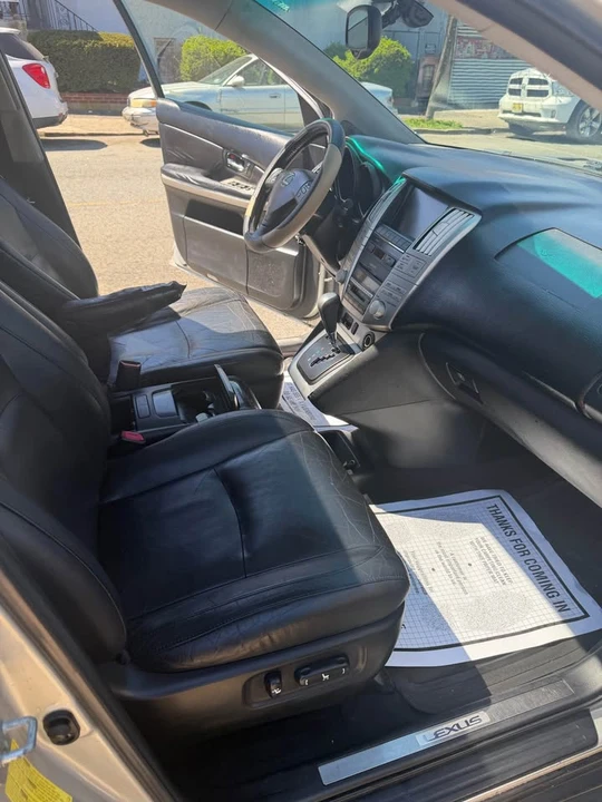 2006 Lexus RX 2nd Gen - Image 11 of 14