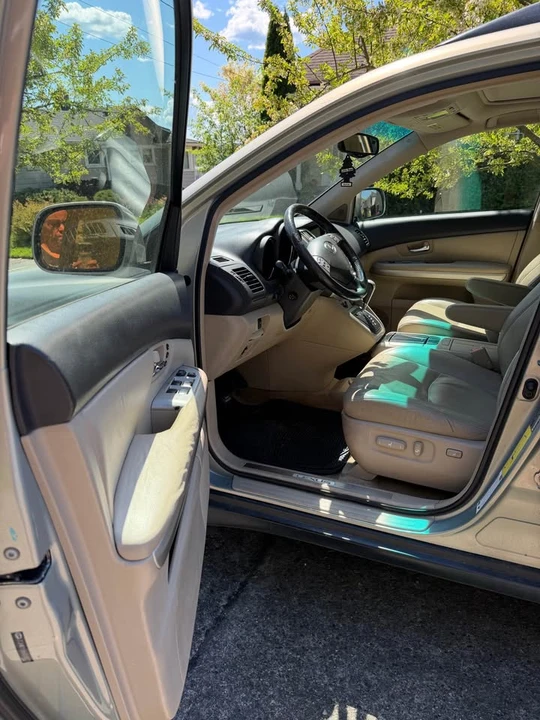 2006 Lexus RX 2nd Gen - Image 6 of 11