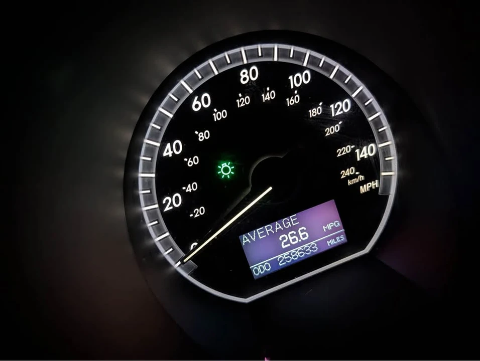 2006 Lexus RX 2nd Gen - Image 10 of 11