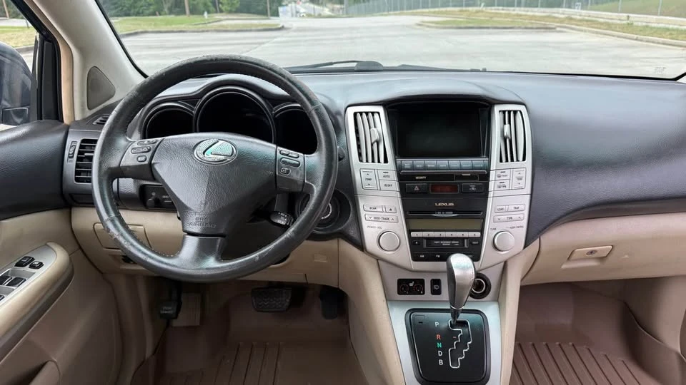 2006 Lexus RX 2nd Gen - Image 10 of 17