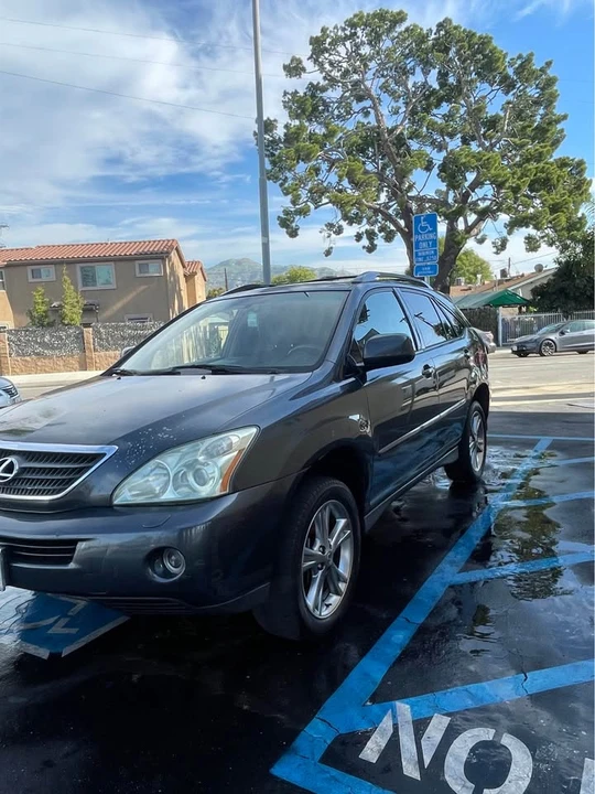 2006 Lexus RX 2nd Gen - Image 2 of 10