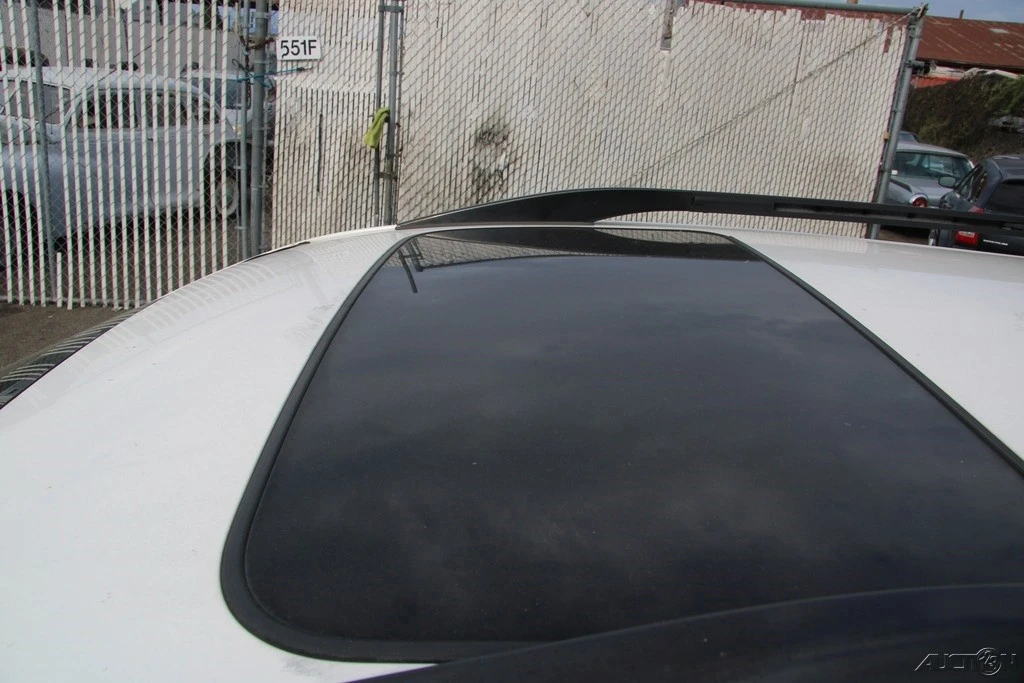 2006 Lexus RX 2nd Gen - Image 11 of 21