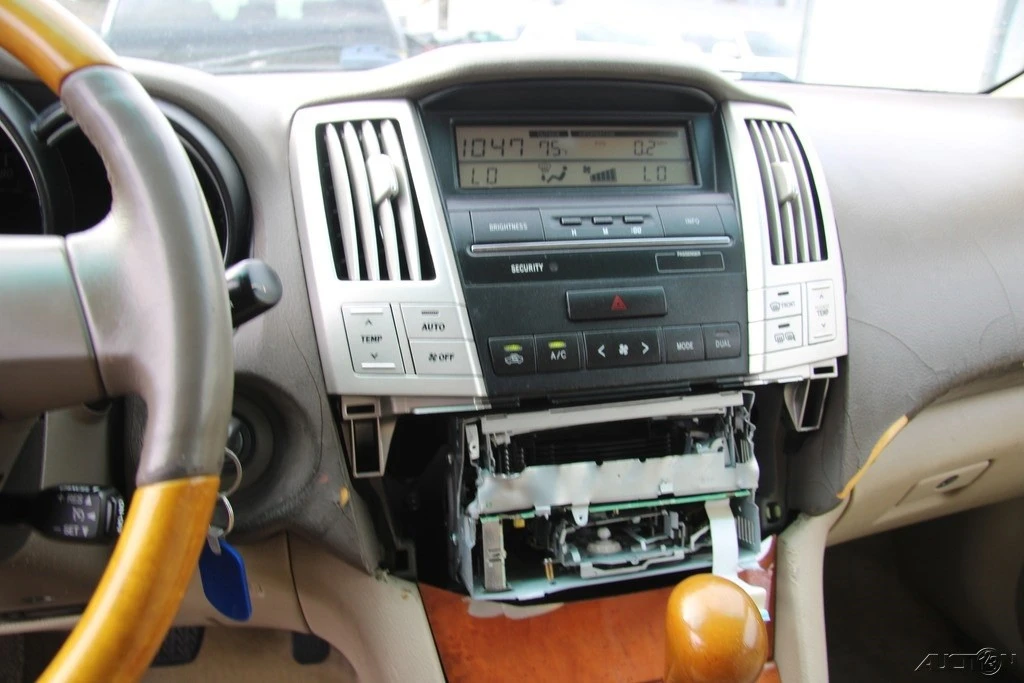 2006 Lexus RX 2nd Gen - Image 18 of 21