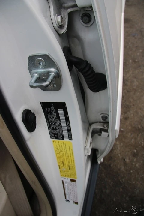 2006 Lexus RX 2nd Gen - Image 10 of 21