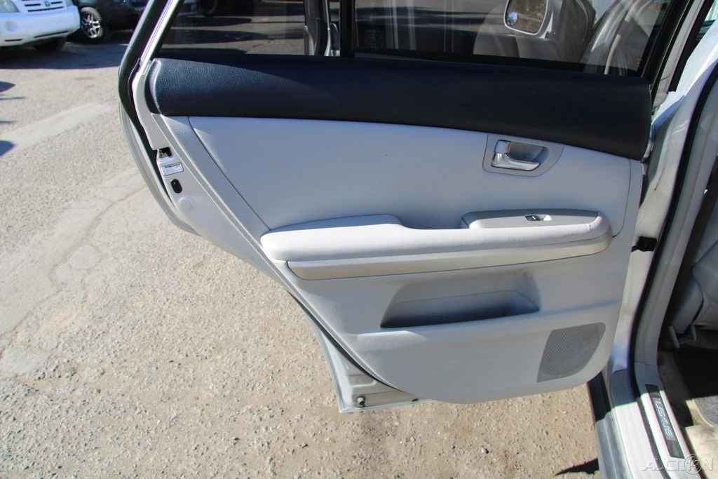 2006 Lexus RX 2nd Gen - Image 18 of 21