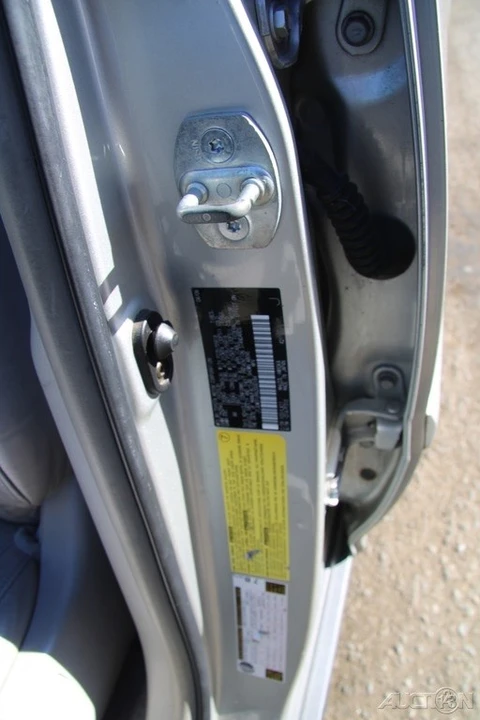 2006 Lexus RX 2nd Gen - Image 10 of 21