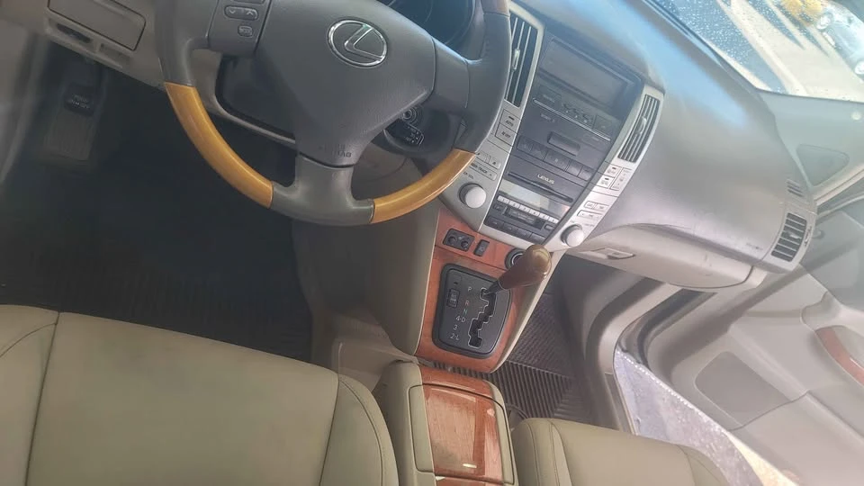 2006 Lexus RX 2nd Gen - Image 4 of 11
