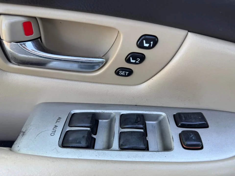 2006 Lexus RX 2nd Gen - Image 16 of 20