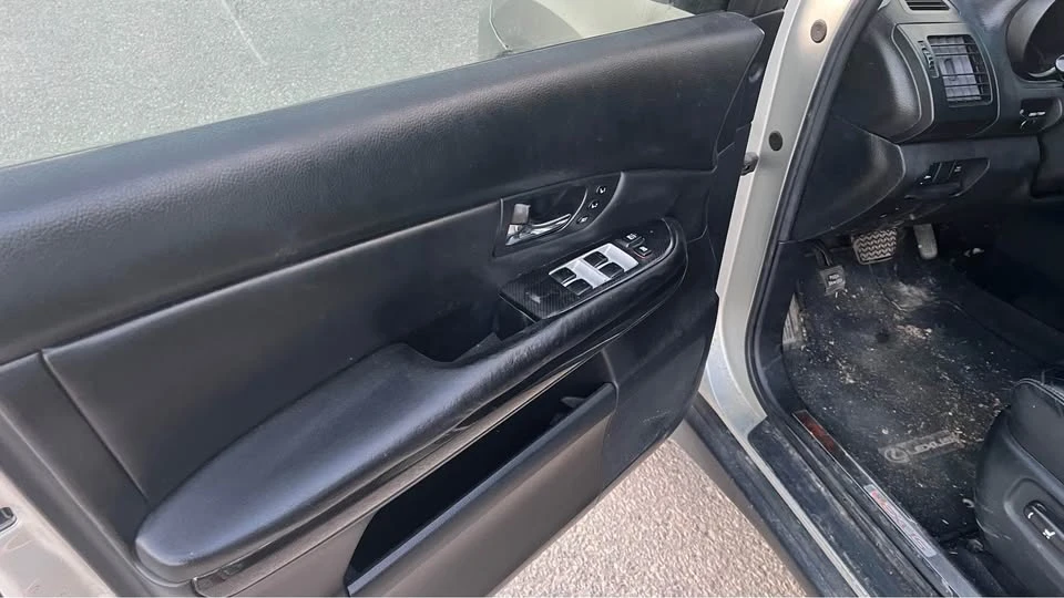 2006 Lexus RX 2nd Gen - Image 2 of 10