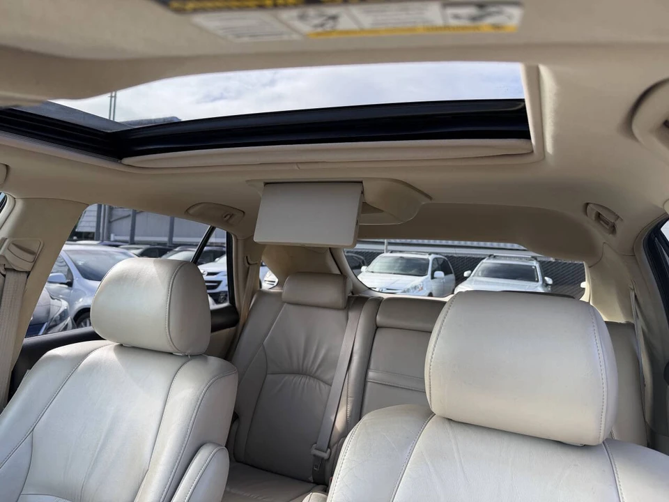 2006 Lexus RX 2nd Gen - Image 11 of 17
