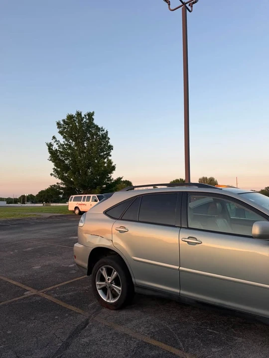 2006 Lexus RX 2nd Gen - Image 4 of 12