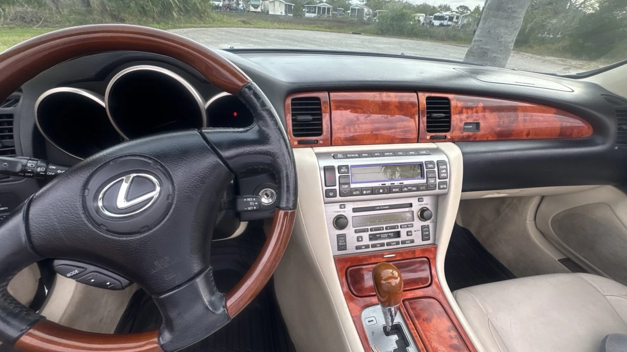 2006 Lexus SC430 - Image 11 of 21