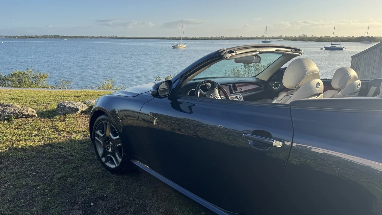 2006 Lexus SC430 - Image 2 of 21