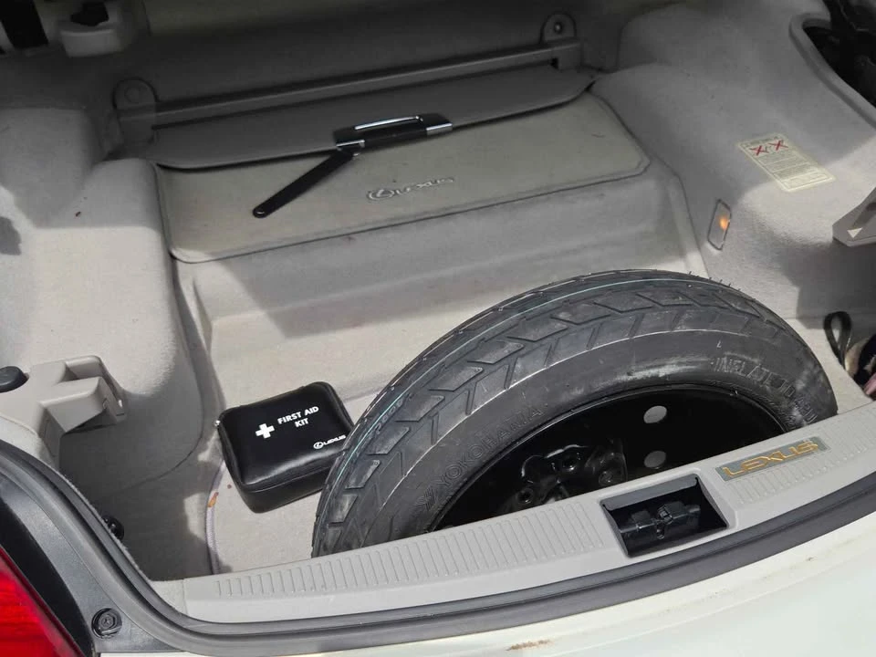 2006 Lexus SC430 - Image 9 of 10
