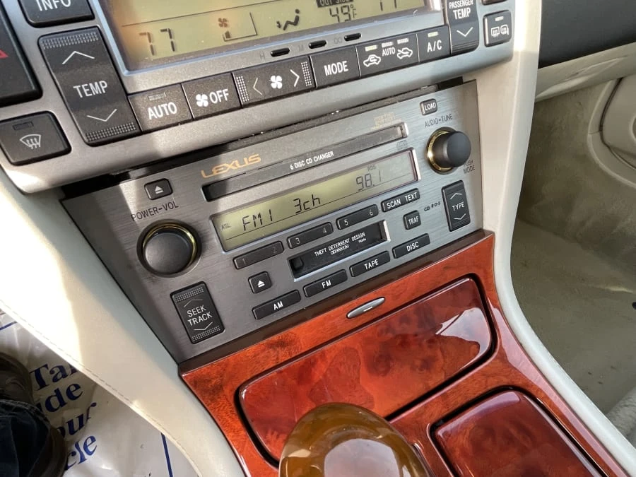 2006 Lexus SC430 - Image 10 of 16