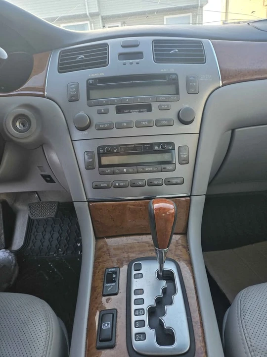 2006 Lexus ES 4th Gen - Image 6 of 17