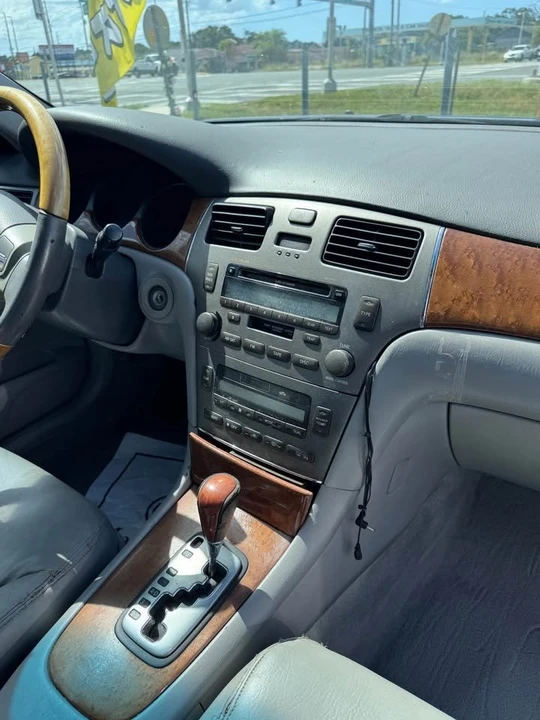 2006 Lexus ES 4th Gen - Image 10 of 16