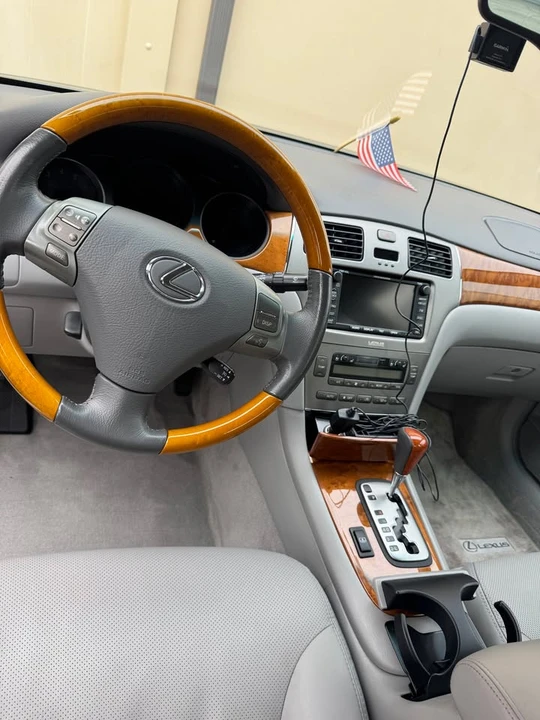 2006 Lexus ES 3rd Gen - Image 3 of 17