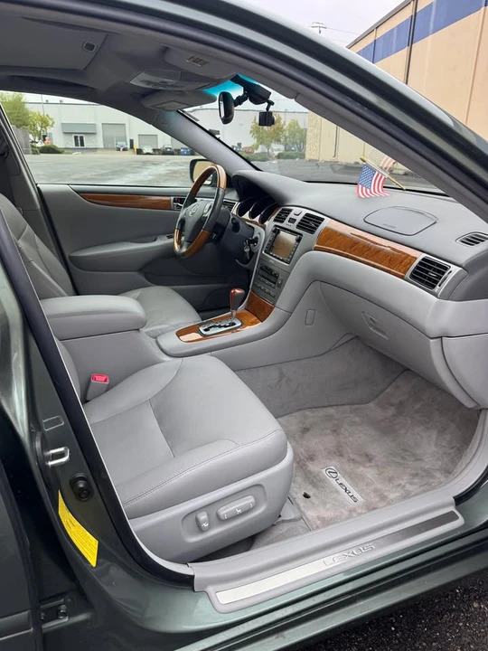 2006 Lexus ES 3rd Gen - Image 10 of 17