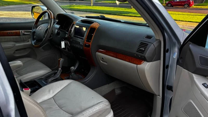 2006 Lexus GX 1st Gen - Image 11 of 20