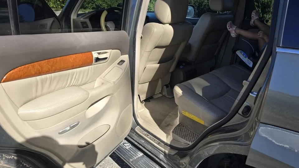 2006 Lexus GX 2nd Gen - Image 3 of 20