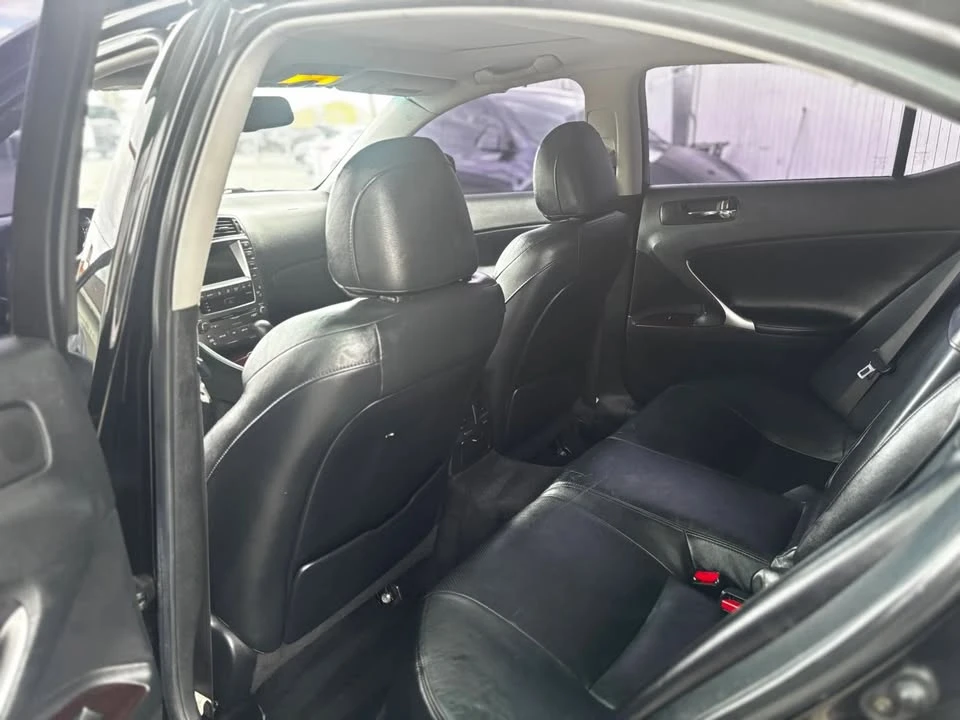 2006 Lexus IS 2nd Gen - Image 17 of 20