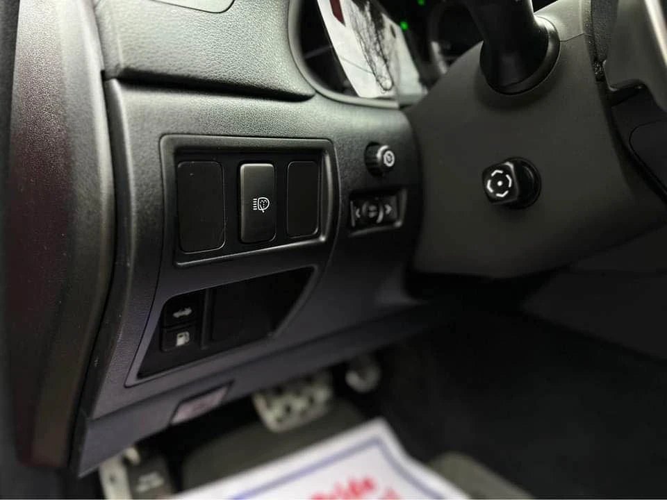 2006 Lexus IS 2nd Gen - Image 12 of 18