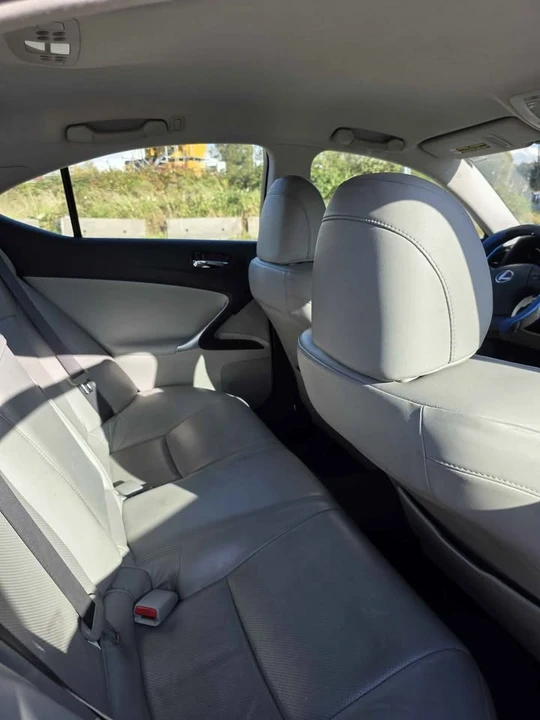 2006 Lexus IS 2nd Gen - Image 13 of 17