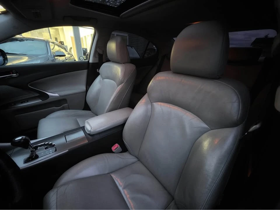 2006 Lexus IS 2nd Gen - Image 17 of 20