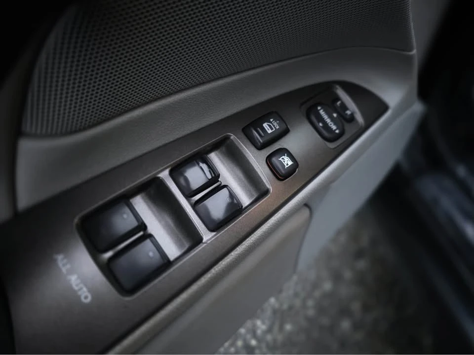 2006 Lexus IS 2nd Gen - Image 18 of 20