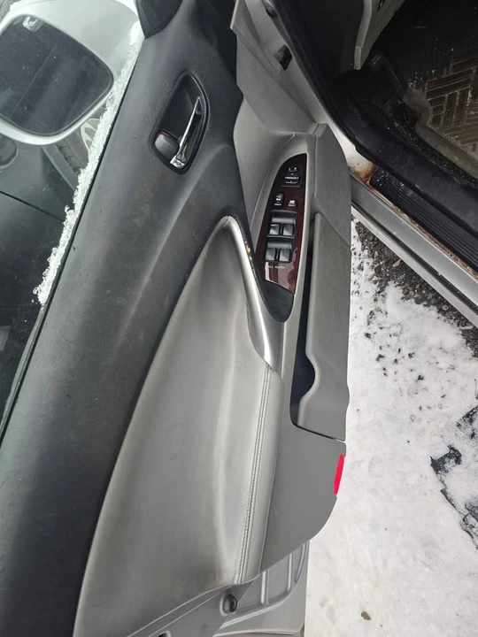 2006 Lexus IS 2nd Gen - Image 6 of 8