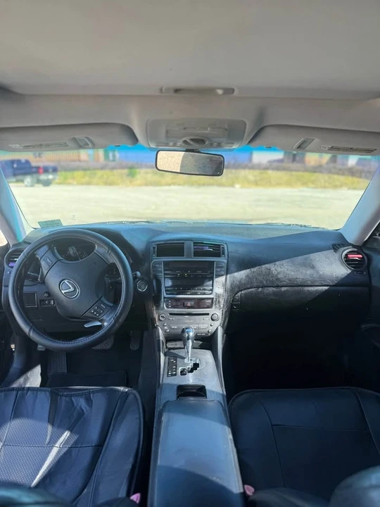 2006 Lexus IS 2nd Gen - Image 10 of 12