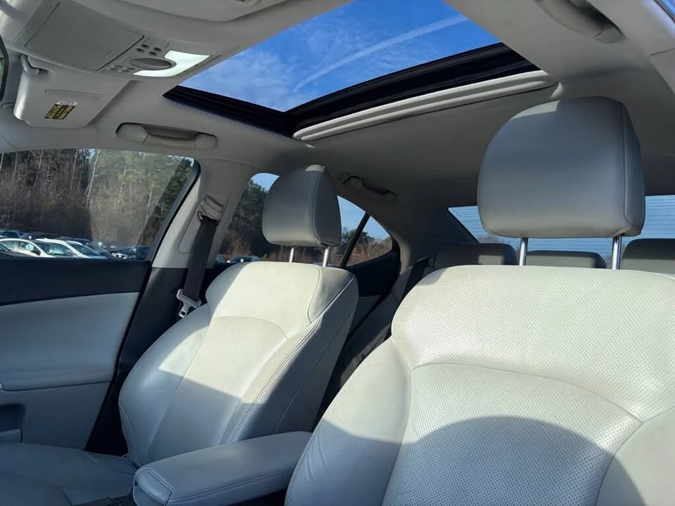 2006 Lexus IS 2nd Gen - Image 9 of 17