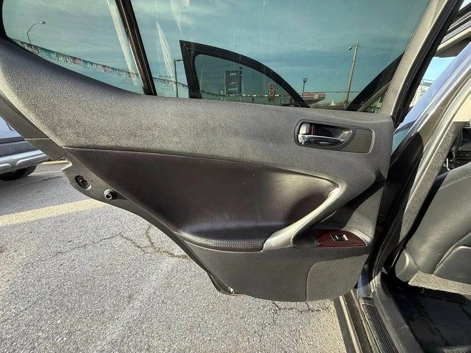 2006 Lexus IS 2nd Gen - Image 17 of 20