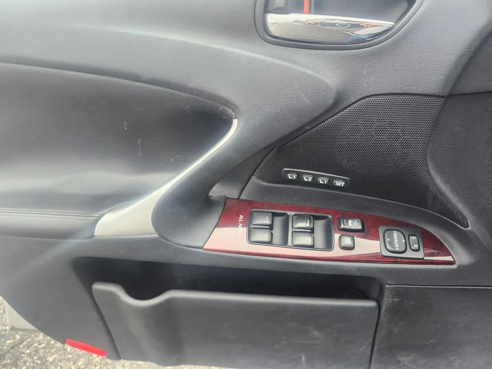 2006 Lexus IS 2nd Gen - Image 10 of 11