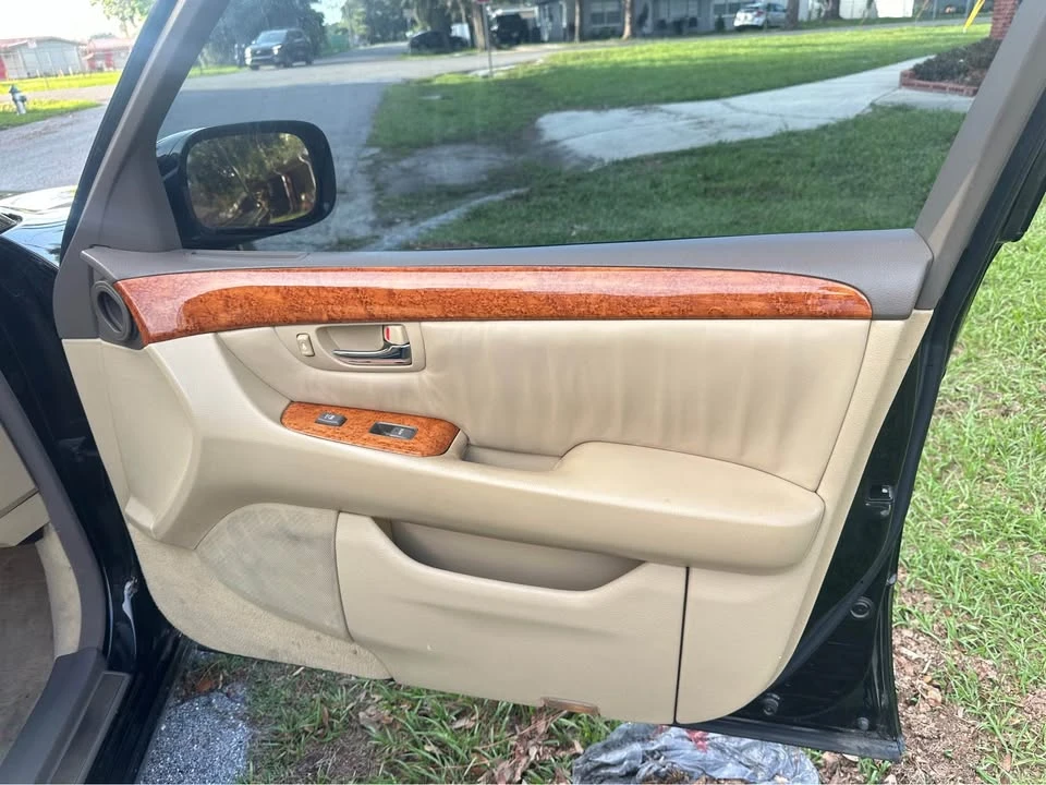 2006 Lexus LS 3rd Gen - Image 11 of 19