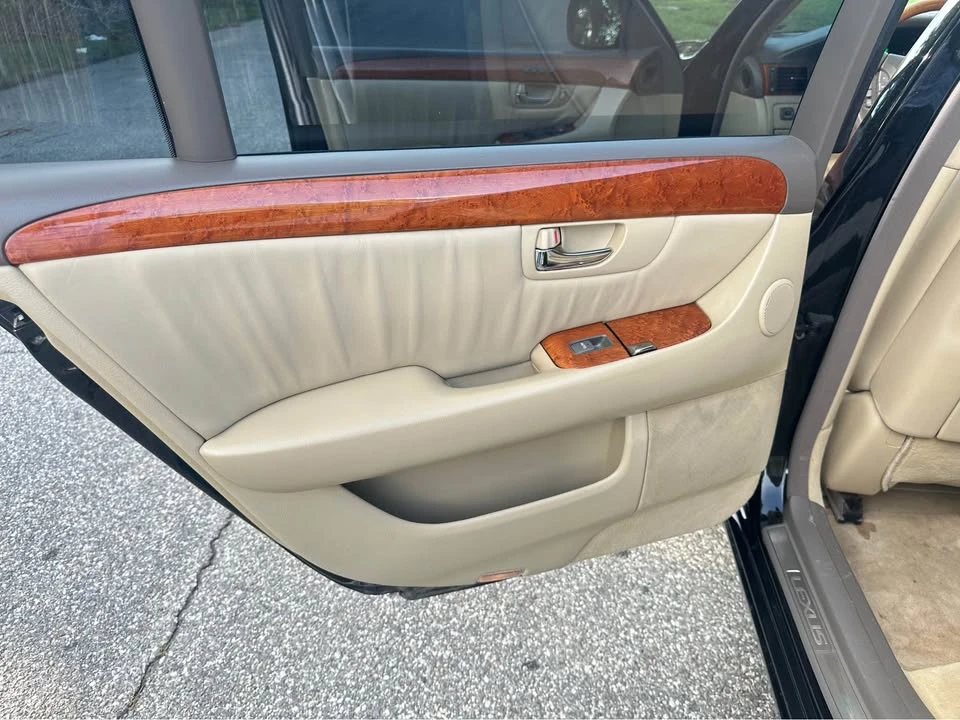 2006 Lexus LS 3rd Gen - Image 10 of 19