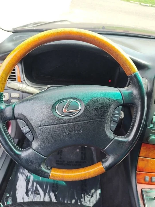 2006 Lexus LS 3rd Gen - Image 13 of 20
