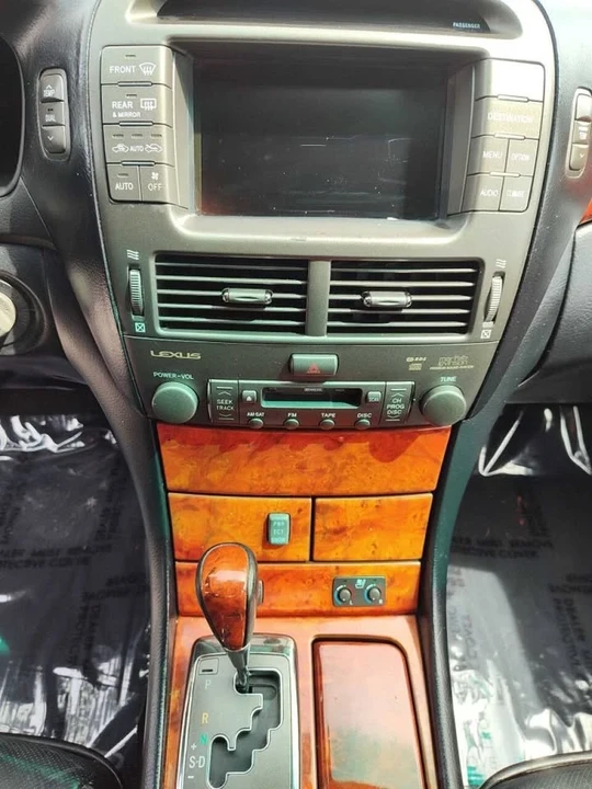 2006 Lexus LS 3rd Gen - Image 8 of 20
