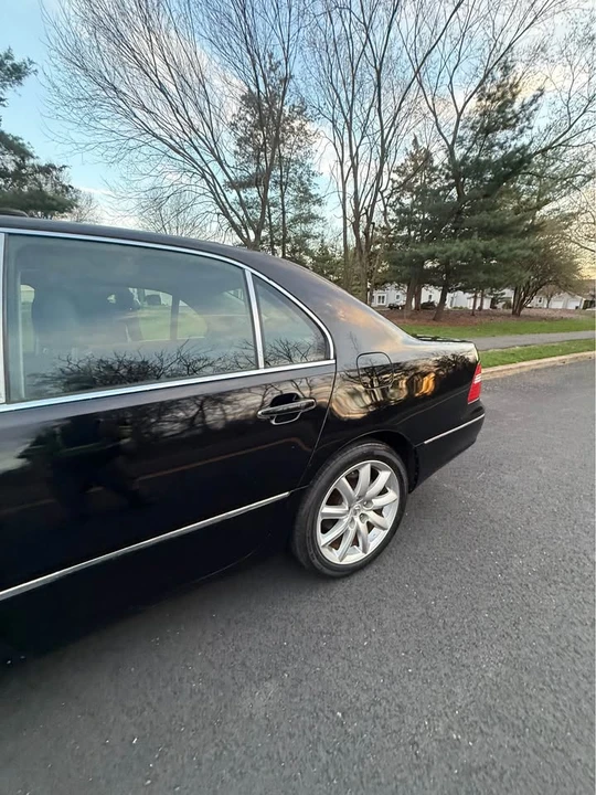 2006 Lexus LS 3rd Gen - Image 9 of 12